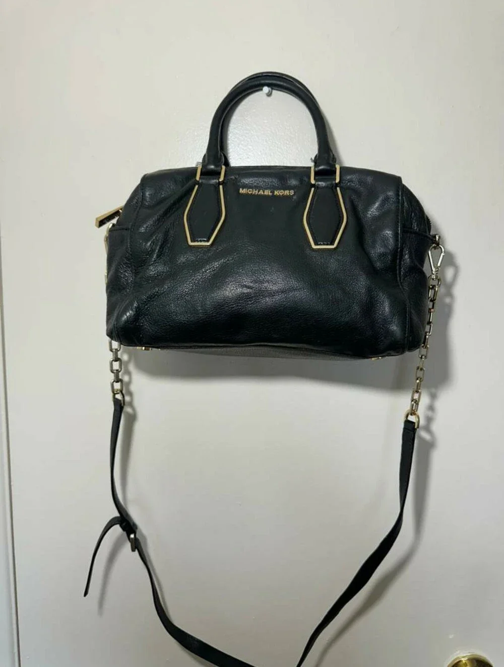 MICHAEL Michael Kors Vanessa Medium Chain Satchel in Black